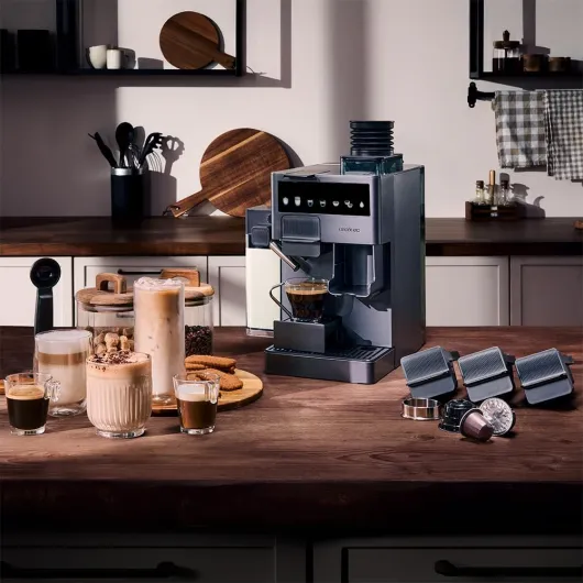 Cafetière à Capsules Freestyle Grind & Latte - 1400W, 20 Bars, Multi-capsules, Café en Grains 40g, Moulin Conique, Réservoir d'Eau 1,6L, 300ml Lait, Thermoblock, Écran Tactile, Nettoyage Auto