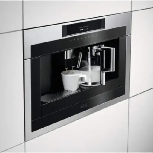 Test AEG KKE884500M : la machine à café encastrable qui fait le job sans trop de magie