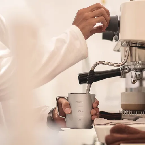 Comment calculer précisément le prix de revient d’une tasse de café en CHR