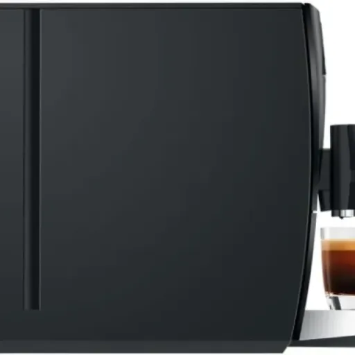 Avis Jura C8 Piano Black : la machine à café automatique compacte qui vise le niveau barista