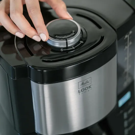 Cafetière à filtre Look V Therm Timer Noire, avec Carafe thermique et fonction minuterie, Réservoir d'eau amovible et programme de détartrage, capacité 10-15 tasses, modèle 1025-18 Noir/Acier Cafetière