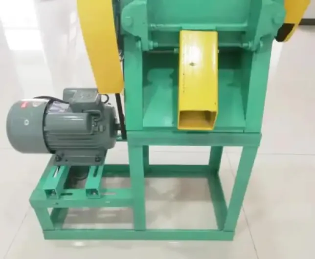 Machine automatique à pulper les grains de café frais et humide