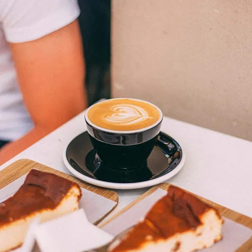 Bien choisir sa vitrine réfrigérée pour sublimer l’offre café en point de vente