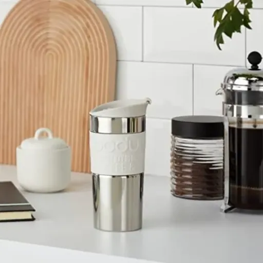 Test Bodum Travel Mug 0,35 L : le mug pratique mais pas vraiment étanche