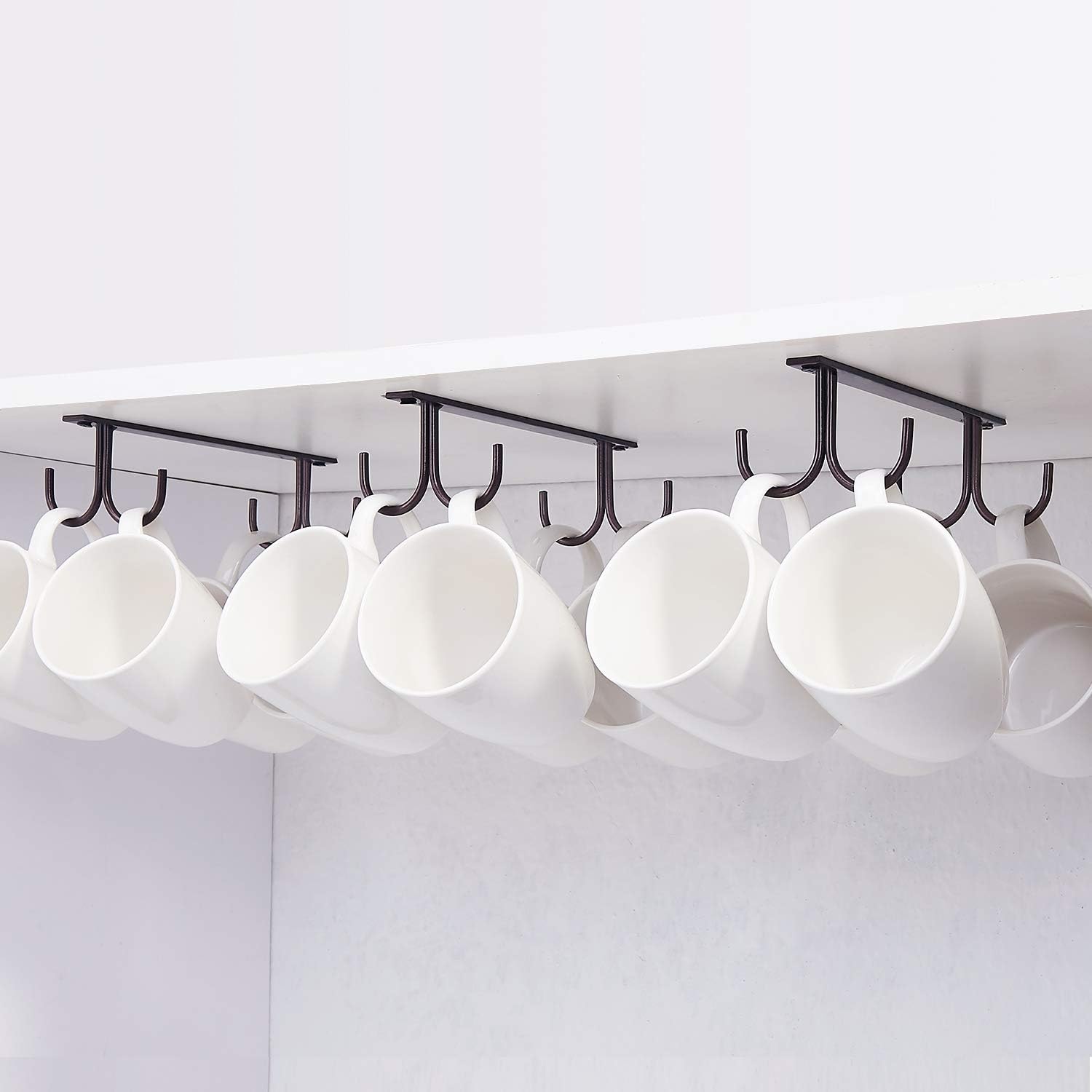 FOMANSH Porte-tasses sous l'armoire, porte-tasses à café avec vis, 12 crochets sous l'étagère, crochet de séchage pour bar, pour accrocher des tasses, des tasses à café, des mugs, etc - Noir