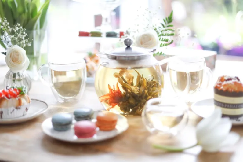 Classica Théière en Verre 1,2 L – Résistante à la Chaleur avec Infuseur Amovible en Acier Inoxydable – Théière Design pour Thé en Vrac et Infusions