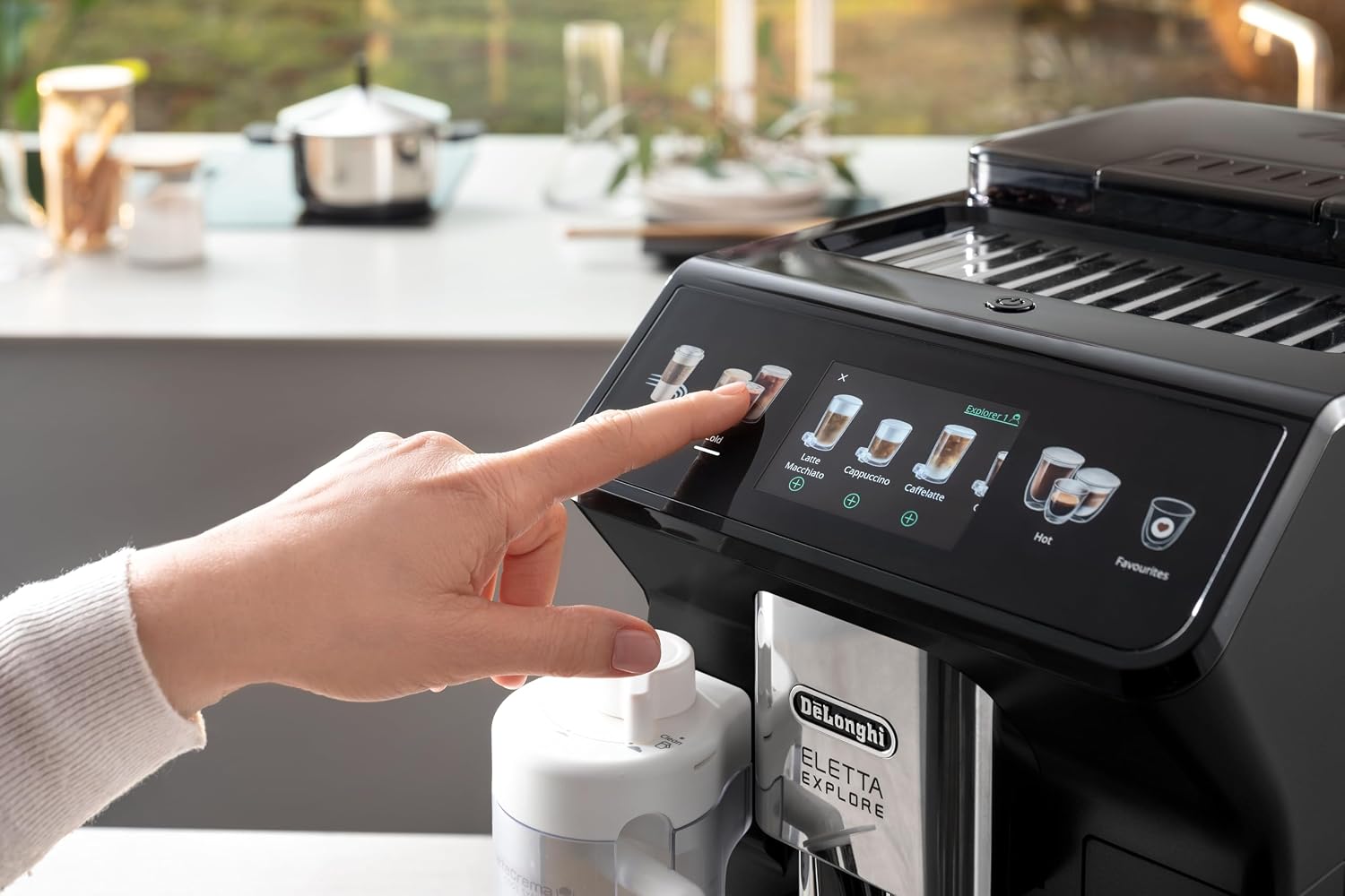 De’Longhi Eletta Explore - Perfetto Machine à Café Automatique avec LatteCrema Mousseur à Lait Automatique, 50 Boissons en une Seule Touche, Écran Tactile Couleurs, Gris Foncé (ECAM452.57.G) Sans Cold Extraction Technology